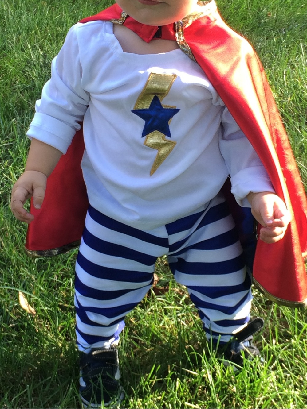 12-24 mos: 3-piece Pottery Barn Kids Halloween costume baby superhero - Picture 9 of 9